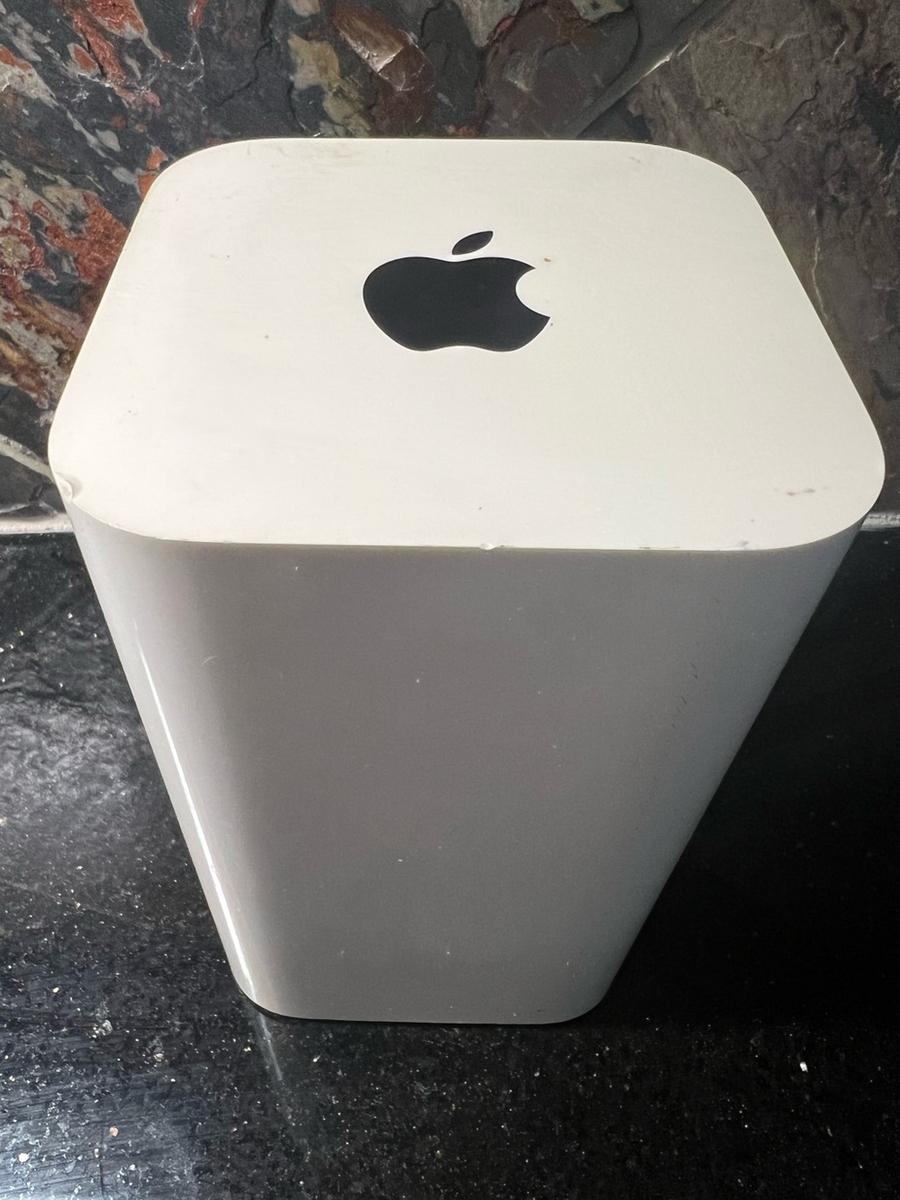 Apple White Tower Wireless Router with Apple Logo